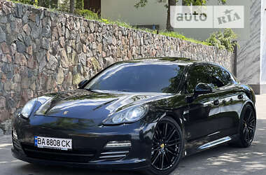 Фастбек Porsche Panamera 2012 в Кропивницькому