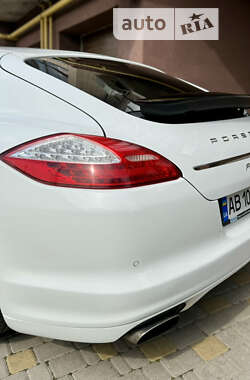 Фастбэк Porsche Panamera 2012 в Виннице