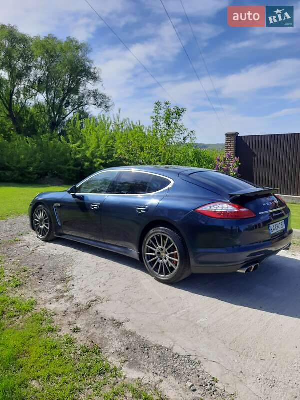 Фастбек Porsche Panamera 2011 в Києві