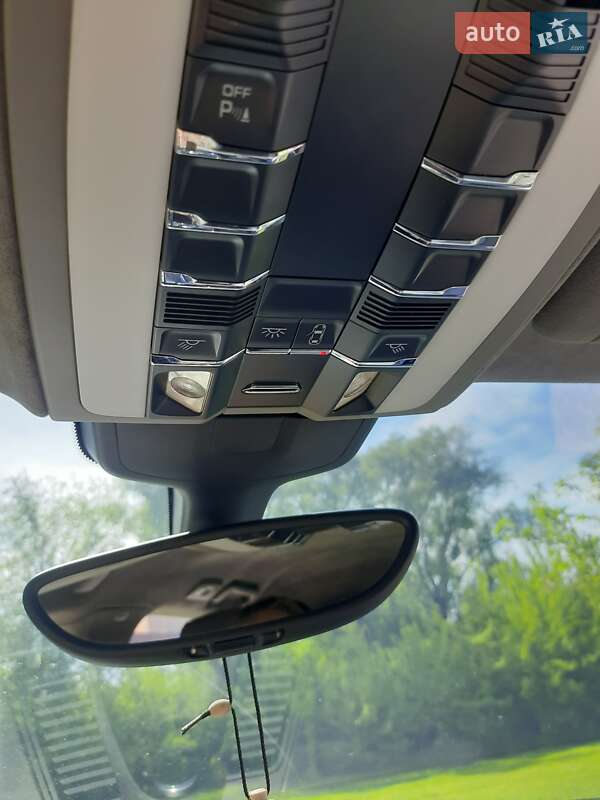 Фастбек Porsche Panamera 2011 в Києві