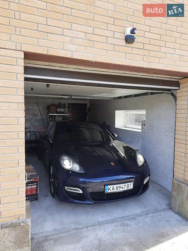 Фастбек Porsche Panamera 2011 в Києві