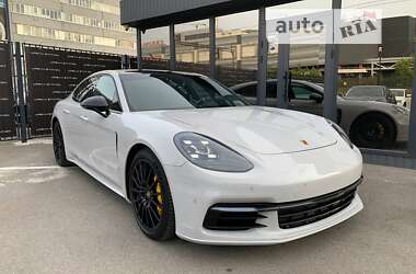 Фастбэк Porsche Panamera 2018 в Киеве
