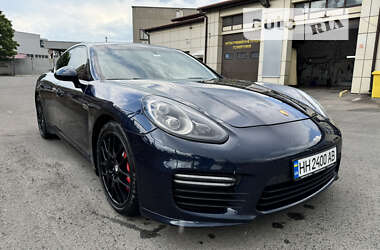 Фастбэк Porsche Panamera 2014 в Киеве