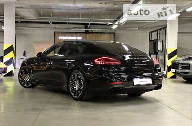 Фастбэк Porsche Panamera 2016 в Киеве