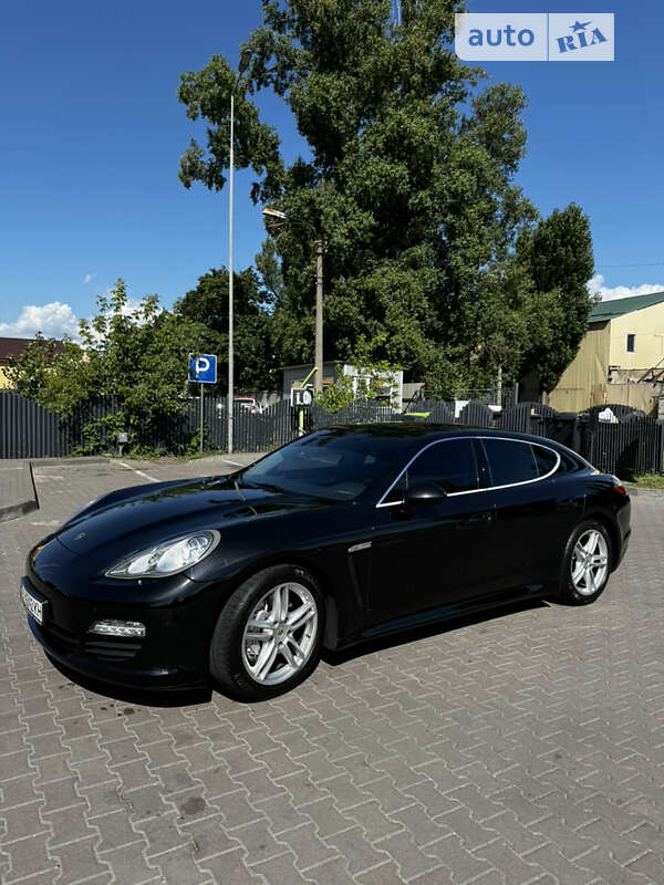 Фастбэк Porsche Panamera 2009 в Киеве