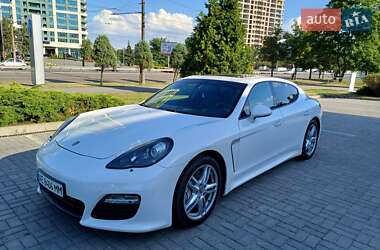 Фастбэк Porsche Panamera 2012 в Киеве