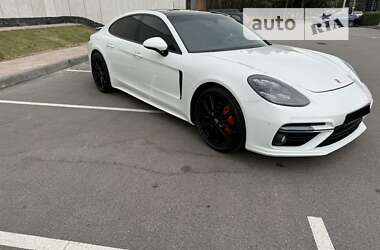 Фастбек Porsche Panamera 2018 в 