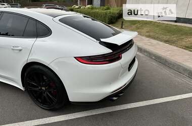 Фастбек Porsche Panamera 2018 в 