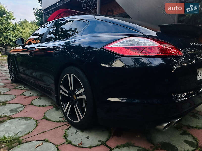 Фастбэк Porsche Panamera 2013 в Киеве