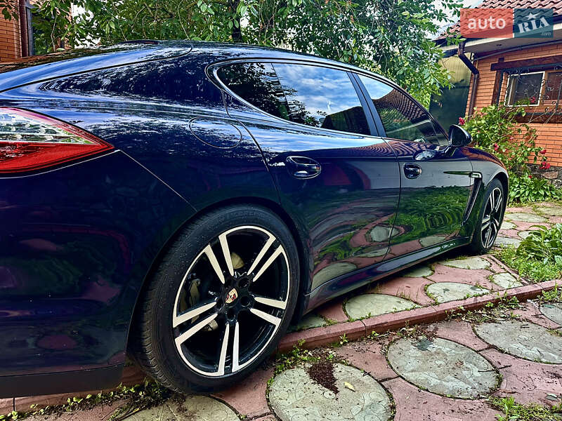 Фастбэк Porsche Panamera 2013 в Киеве