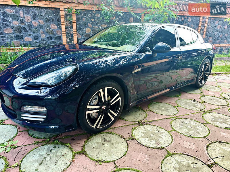 Фастбэк Porsche Panamera 2013 в Киеве