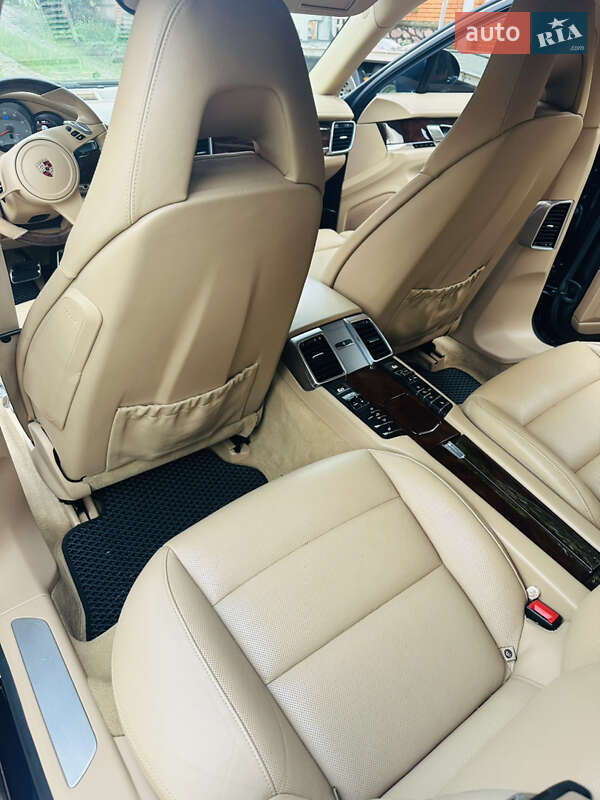 Фастбэк Porsche Panamera 2013 в Киеве
