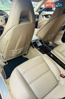 Фастбэк Porsche Panamera 2013 в 