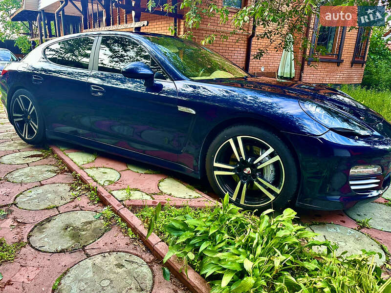 Фастбэк Porsche Panamera 2013 в Киеве