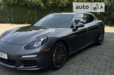 Фастбэк Porsche Panamera 2014 в Черновцах