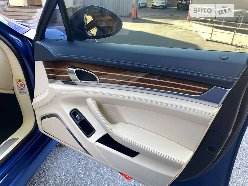 Фастбэк Porsche Panamera 2011 в Днепре