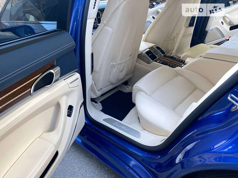 Фастбэк Porsche Panamera 2011 в Днепре