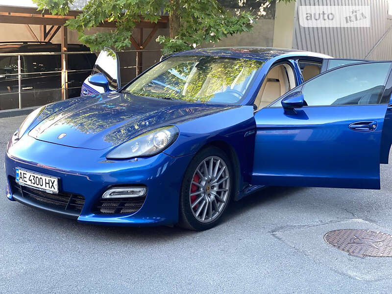 Фастбэк Porsche Panamera 2011 в Днепре