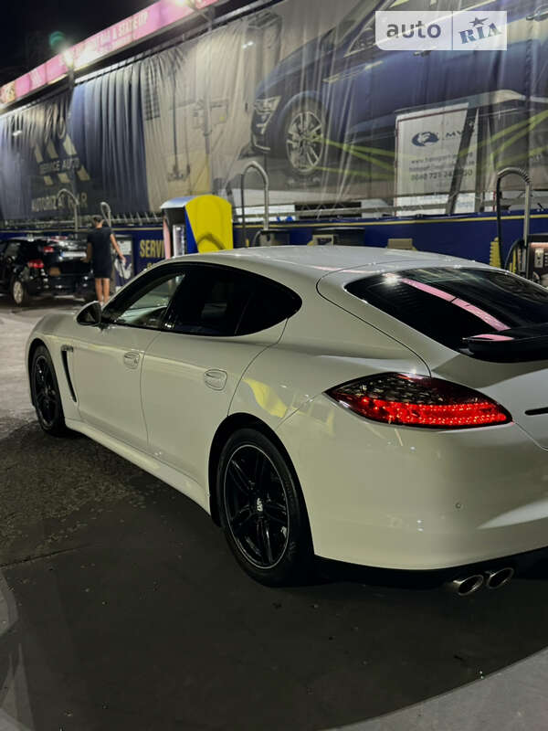 Фастбэк Porsche Panamera 2011 в Одессе