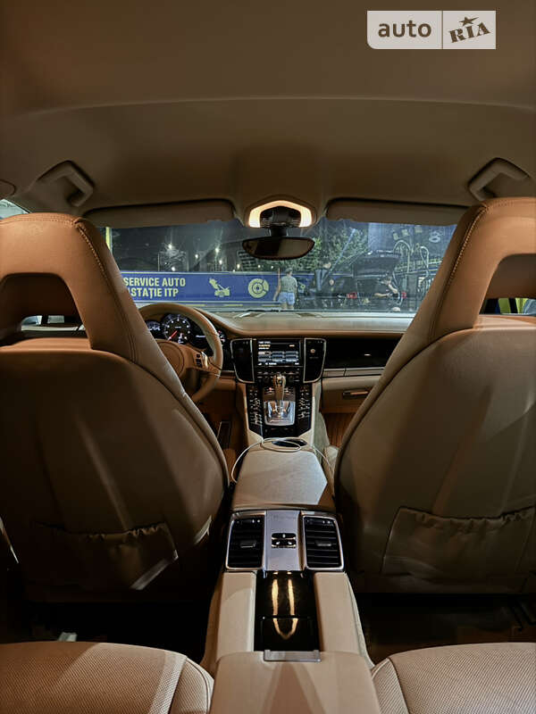 Фастбэк Porsche Panamera 2011 в Одессе