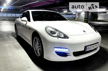 Фастбэк Porsche Panamera 2011 в Киеве