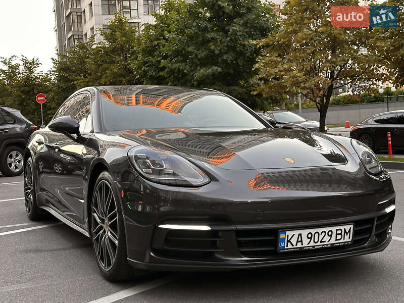 Фастбек Porsche Panamera 2018 в Києві
