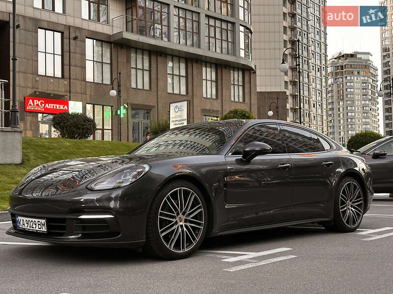 Фастбек Porsche Panamera 2018 в Києві