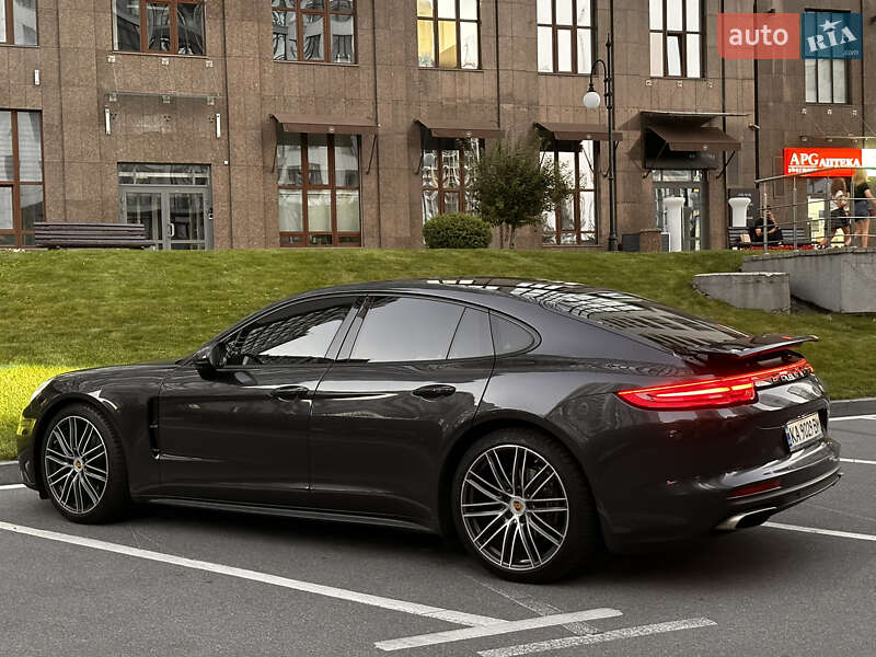 Фастбек Porsche Panamera 2018 в Києві