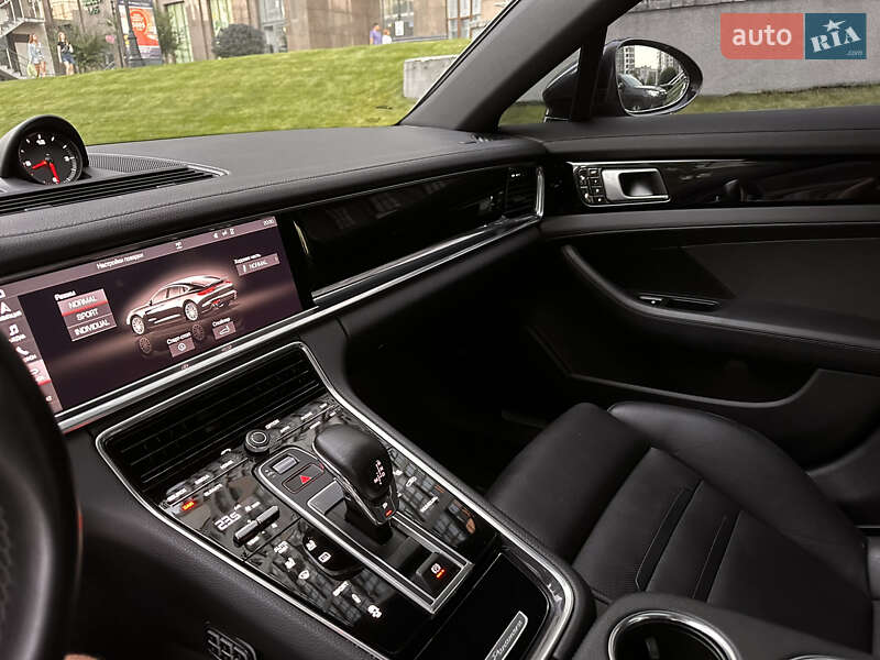 Фастбек Porsche Panamera 2018 в Києві