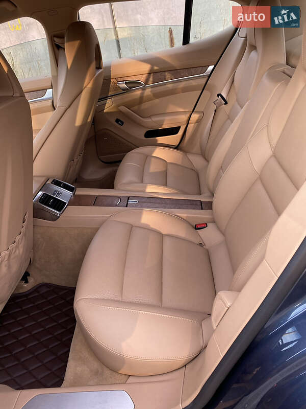 Фастбэк Porsche Panamera 2013 в Киеве