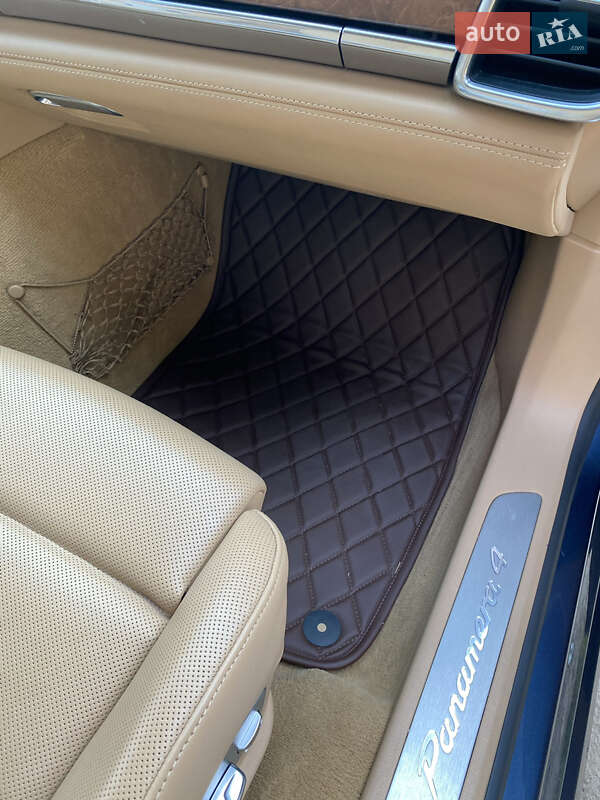 Фастбэк Porsche Panamera 2013 в Киеве