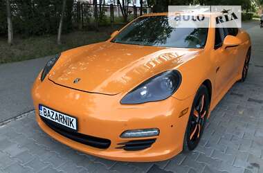 Фастбэк Porsche Panamera 2010 в Черновцах