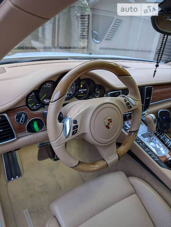 Фастбек Porsche Panamera 2014 в Ужгороді фото 32 Фастбек Porsche Panamera 2014 в Ужгороді