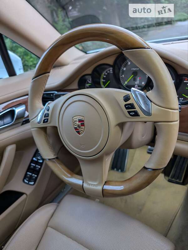 Фастбек Porsche Panamera 2014 в Ужгороді фото 43 Фастбек Porsche Panamera 2014 в Ужгороді