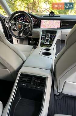 Фастбек Porsche Panamera 2018 в 