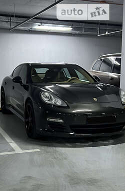 Ліфтбек Porsche Panamera 2009 в Києві