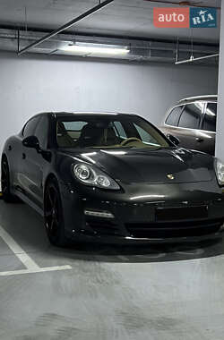 Лифтбек Porsche Panamera 2009 в 