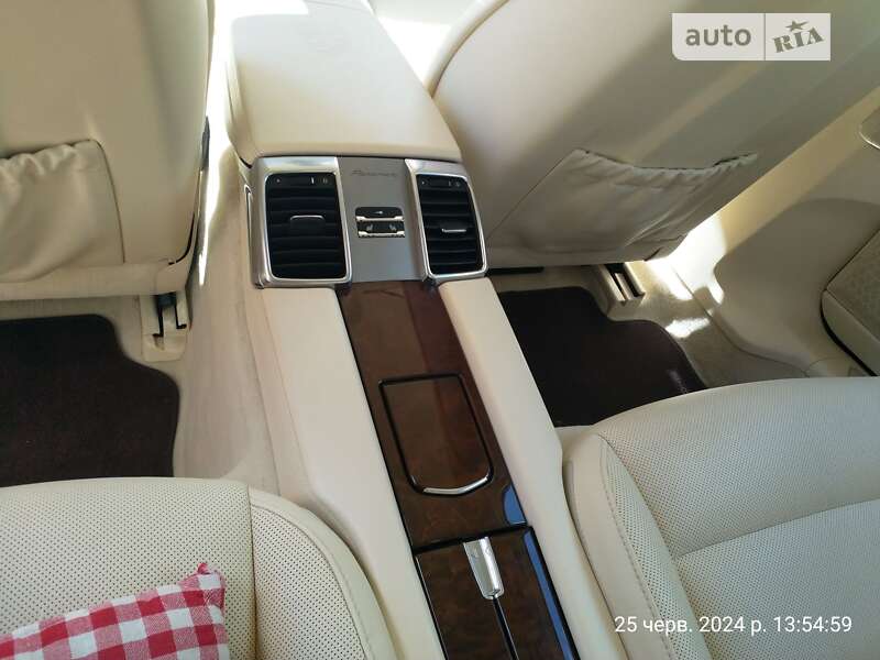 Фастбэк Porsche Panamera 2011 в 