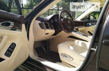 Фастбэк Porsche Panamera 2011 в 