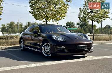 Фастбэк Porsche Panamera 2010 в 