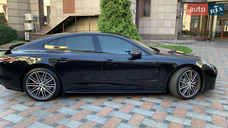 Фастбэк Porsche Panamera 2016 в Киеве