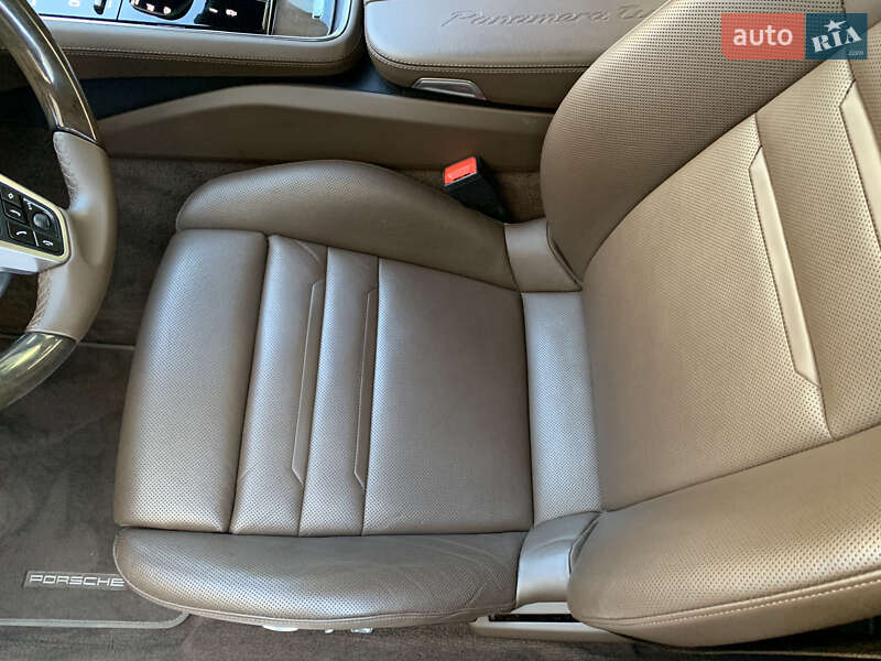 Фастбэк Porsche Panamera 2016 в Киеве