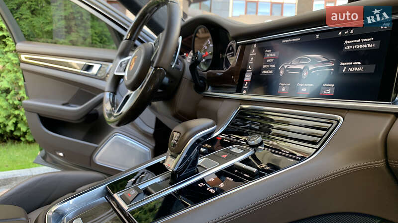 Фастбэк Porsche Panamera 2016 в Киеве