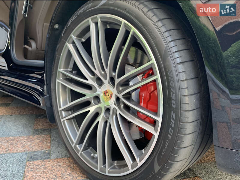 Фастбэк Porsche Panamera 2016 в Киеве