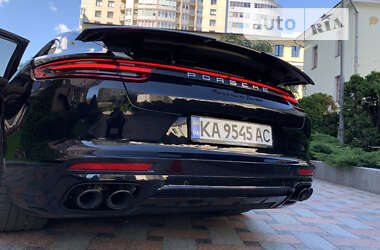 Фастбек Porsche Panamera 2016 в Києві