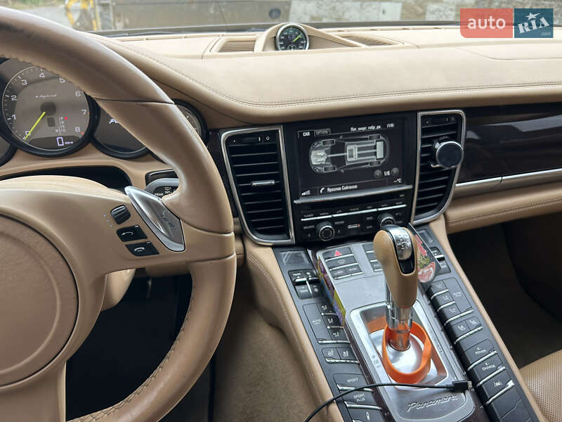 Фастбэк Porsche Panamera 2013 в Ирпене