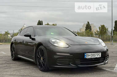 Фастбэк Porsche Panamera 2014 в Киеве