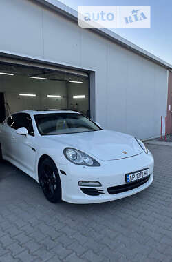 Фастбек Porsche Panamera 2011 в Києві