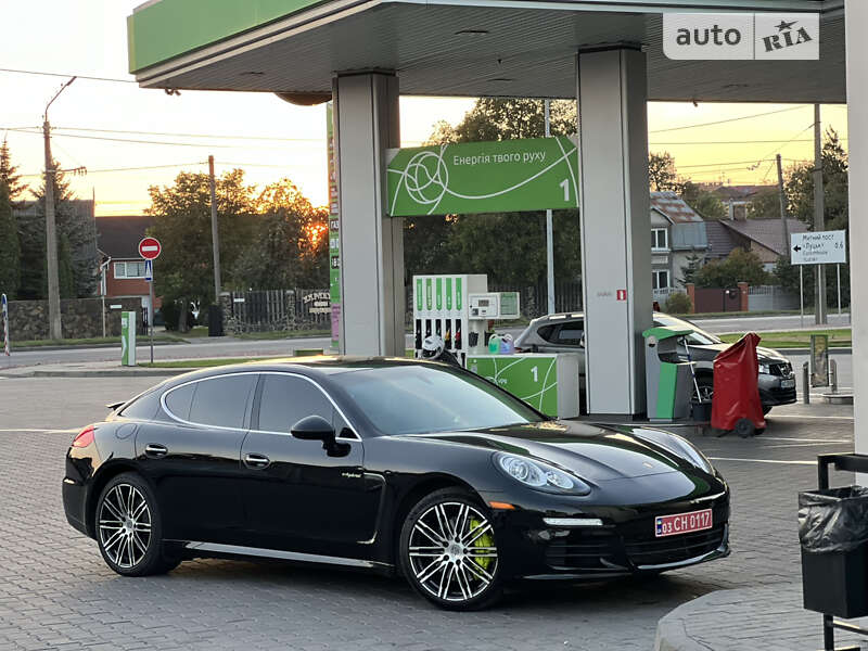 Фастбек Porsche Panamera 2014 в Луцьку