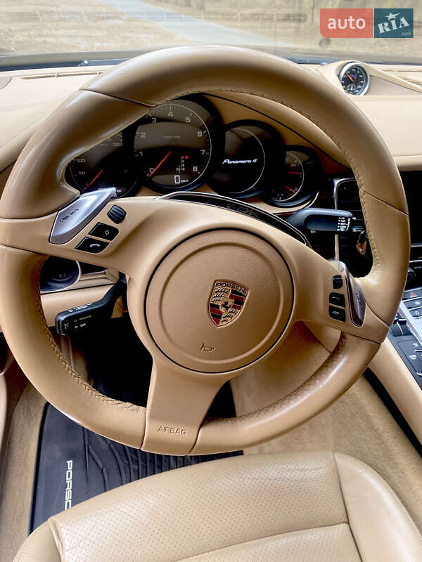 Фастбэк Porsche Panamera 2010 в Харькове